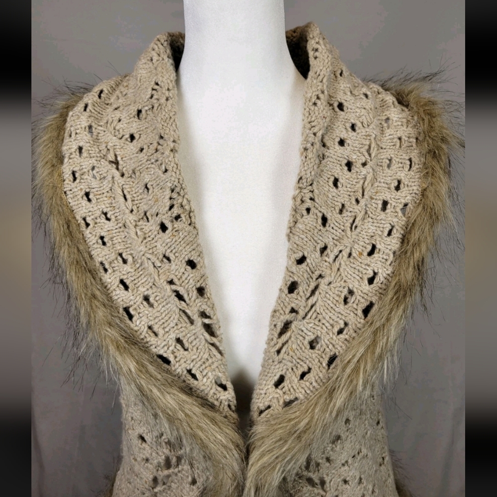 Apt. 9 Mocha Knit Open-Front Vest with Faux Fur Trim - Picture 3 of 10